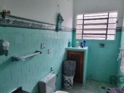 Casa à venda com 360m², 4 quartos, 2 suítes, 5 vagas no bairro Chácara das Pedras em Porto Alegre - Foto 17