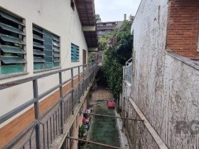 Casa à venda com 360m², 4 quartos, 2 suítes, 5 vagas no bairro Chácara das Pedras em Porto Alegre - Foto 32