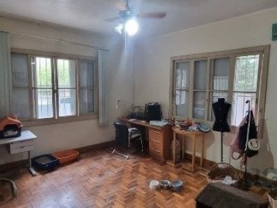 Casa à venda com 360m², 4 quartos, 2 suítes, 5 vagas no bairro Chácara das Pedras em Porto Alegre - Foto 34