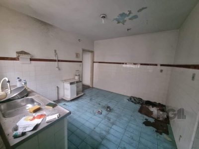 Casa à venda com 211m², 4 quartos, 2 vagas no bairro Jardim do Salso em Porto Alegre - Foto 6