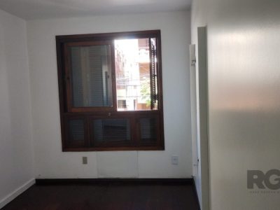 Apartamento à venda com 66m², 2 quartos, 1 vaga no bairro Passo d'Areia em Porto Alegre - Foto 2