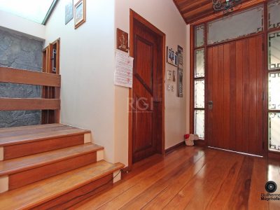 Casa à venda com 277m², 3 quartos, 1 suíte, 3 vagas no bairro Medianeira em Porto Alegre - Foto 2