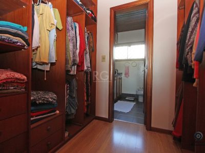 Casa à venda com 277m², 3 quartos, 1 suíte, 3 vagas no bairro Medianeira em Porto Alegre - Foto 16