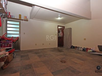 Casa à venda com 277m², 3 quartos, 1 suíte, 3 vagas no bairro Medianeira em Porto Alegre - Foto 30