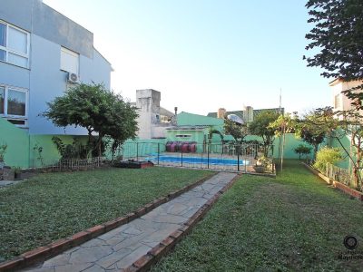 Casa à venda com 277m², 3 quartos, 1 suíte, 3 vagas no bairro Medianeira em Porto Alegre - Foto 45