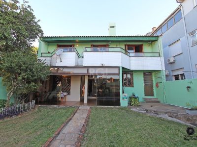 Casa à venda com 277m², 3 quartos, 1 suíte, 3 vagas no bairro Medianeira em Porto Alegre - Foto 46