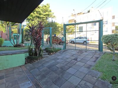 Casa à venda com 277m², 3 quartos, 1 suíte, 3 vagas no bairro Medianeira em Porto Alegre - Foto 62