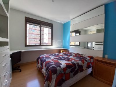 Apartamento à venda com 180m², 4 quartos, 3 suítes, 2 vagas no bairro Centro Histórico em Porto Alegre - Foto 25