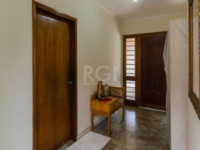 Casa à venda com 243m², 3 quartos, 1 suíte, 2 vagas no bairro Jardim Lindóia em Porto Alegre - Foto 14