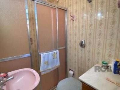 Casa à venda com 169m², 3 quartos, 1 suíte, 2 vagas no bairro Vila Ipiranga em Porto Alegre - Foto 13