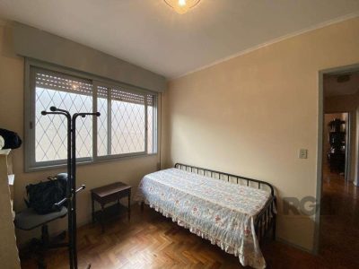 Casa à venda com 169m², 3 quartos, 1 suíte, 2 vagas no bairro Vila Ipiranga em Porto Alegre - Foto 15