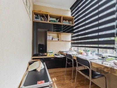 Casa à venda com 231m², 3 quartos, 2 suítes, 2 vagas no bairro Jardim Itu em Porto Alegre - Foto 22