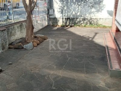 Casa à venda com 200m², 4 quartos, 4 vagas no bairro Medianeira em Porto Alegre - Foto 4