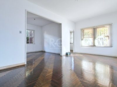 Casa à venda com 200m², 4 quartos, 4 vagas no bairro Medianeira em Porto Alegre - Foto 5