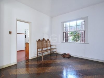 Casa à venda com 200m², 4 quartos, 4 vagas no bairro Medianeira em Porto Alegre - Foto 6