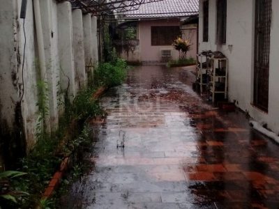 Casa à venda com 78m², 3 quartos no bairro Partenon em Porto Alegre - Foto 2