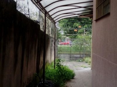 Casa à venda com 78m², 3 quartos no bairro Partenon em Porto Alegre - Foto 8