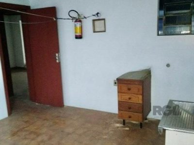 Casa à venda com 250m², 3 quartos, 1 suíte, 3 vagas no bairro Rio Branco em Porto Alegre - Foto 3