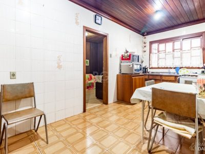 Casa à venda com 110m², 2 quartos, 4 vagas no bairro Mont Serrat em Porto Alegre - Foto 12