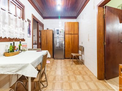 Casa à venda com 110m², 2 quartos, 4 vagas no bairro Mont Serrat em Porto Alegre - Foto 13