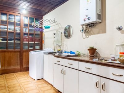 Casa à venda com 110m², 2 quartos, 4 vagas no bairro Mont Serrat em Porto Alegre - Foto 14