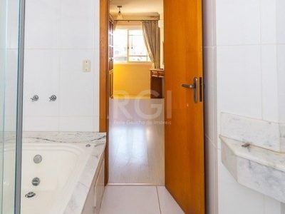 Casa Condominio à venda com 283m², 4 quartos, 4 suítes, 3 vagas no bairro Chácara das Pedras em Porto Alegre - Foto 13