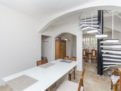 Casa à venda com 224m², 4 quartos, 4 vagas no bairro Três Figueiras em Porto Alegre - Foto 4