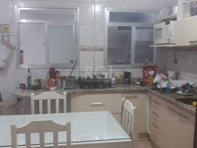 Casa à venda com 190m², 3 quartos, 3 vagas no bairro Medianeira em Porto Alegre - Foto 16