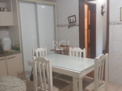 Casa à venda com 190m², 3 quartos, 3 vagas no bairro Medianeira em Porto Alegre - Foto 17