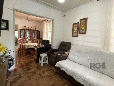 Casa à venda com 130m², 3 quartos, 4 vagas no bairro Cristal em Porto Alegre - Foto 4