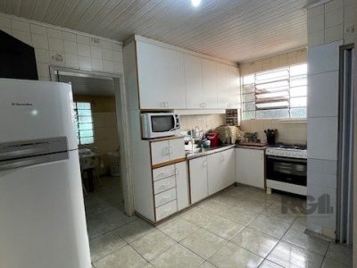 Casa à venda com 130m², 3 quartos, 4 vagas no bairro Cristal em Porto Alegre - Foto 14