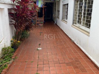 Casa à venda com 230m², 4 quartos, 2 suítes, 5 vagas no bairro Jardim Itu em Porto Alegre - Foto 11