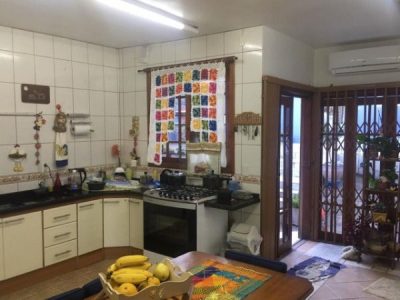 Casa à venda com 171m², 3 quartos, 1 suíte, 2 vagas no bairro Santa Tereza em Porto Alegre - Foto 10