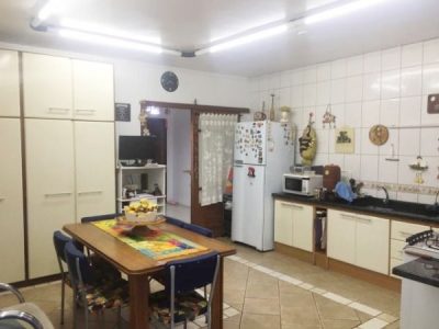 Casa à venda com 171m², 3 quartos, 1 suíte, 2 vagas no bairro Santa Tereza em Porto Alegre - Foto 11