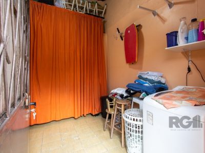 Casa à venda com 86m², 3 quartos, 5 vagas no bairro Glória em Porto Alegre - Foto 25