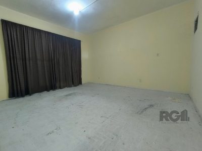 Casa à venda com 280m², 5 quartos, 1 vaga no bairro Partenon em Porto Alegre - Foto 4