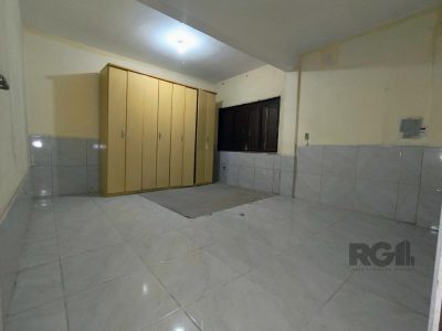 Casa à venda com 280m², 5 quartos, 1 vaga no bairro Partenon em Porto Alegre - Foto 2