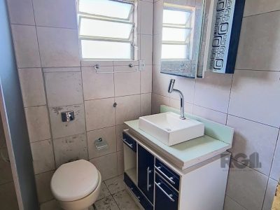 Casa à venda com 280m², 5 quartos, 1 vaga no bairro Partenon em Porto Alegre - Foto 5