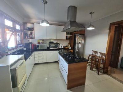 Casa à venda com 160m², 4 quartos, 2 suítes, 4 vagas no bairro Ipanema em Porto Alegre - Foto 7