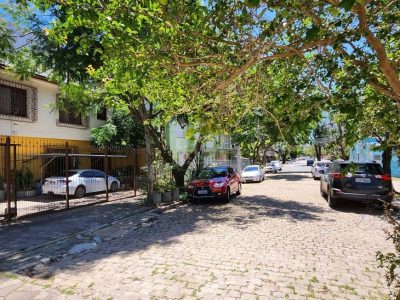 Casa à venda com 150m², 3 quartos, 2 suítes, 3 vagas no bairro Azenha em Porto Alegre - Foto 17