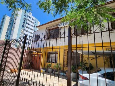 Casa à venda com 150m², 3 quartos, 2 suítes, 3 vagas no bairro Azenha em Porto Alegre - Foto 18