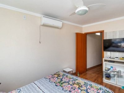 Casa à venda com 73m², 4 quartos, 1 suíte, 5 vagas no bairro Medianeira em Porto Alegre - Foto 16