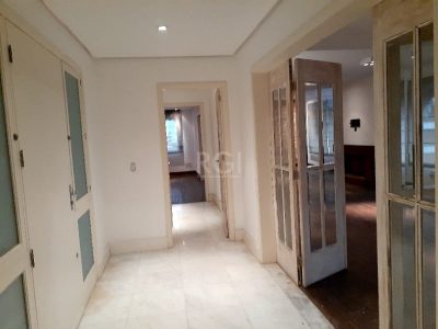 Apartamento à venda com 230m², 4 quartos, 1 suíte, 2 vagas no bairro Petrópolis em Porto Alegre - Foto 4