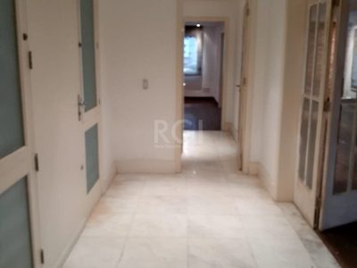 Apartamento à venda com 230m², 4 quartos, 1 suíte, 2 vagas no bairro Petrópolis em Porto Alegre - Foto 3