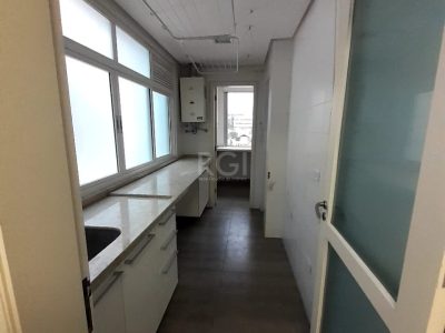 Apartamento à venda com 230m², 4 quartos, 1 suíte, 2 vagas no bairro Petrópolis em Porto Alegre - Foto 14