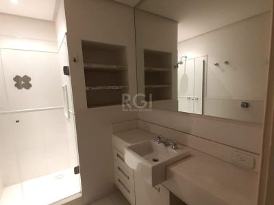 Apartamento à venda com 230m², 4 quartos, 1 suíte, 2 vagas no bairro Petrópolis em Porto Alegre - Foto 17