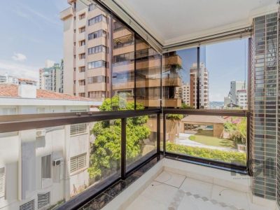 Apartamento à venda com 195m², 3 quartos, 1 suíte, 2 vagas no bairro Bela Vista em Porto Alegre - Foto 3