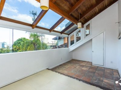 Casa à venda com 337m², 3 quartos, 1 suíte, 3 vagas no bairro Cristal em Porto Alegre - Foto 24