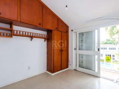 Casa à venda com 337m², 3 quartos, 1 suíte, 3 vagas no bairro Cristal em Porto Alegre - Foto 35