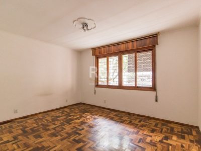 Predio à venda com 350m², 4 quartos, 2 suítes, 6 vagas no bairro Auxiliadora em Porto Alegre - Foto 8